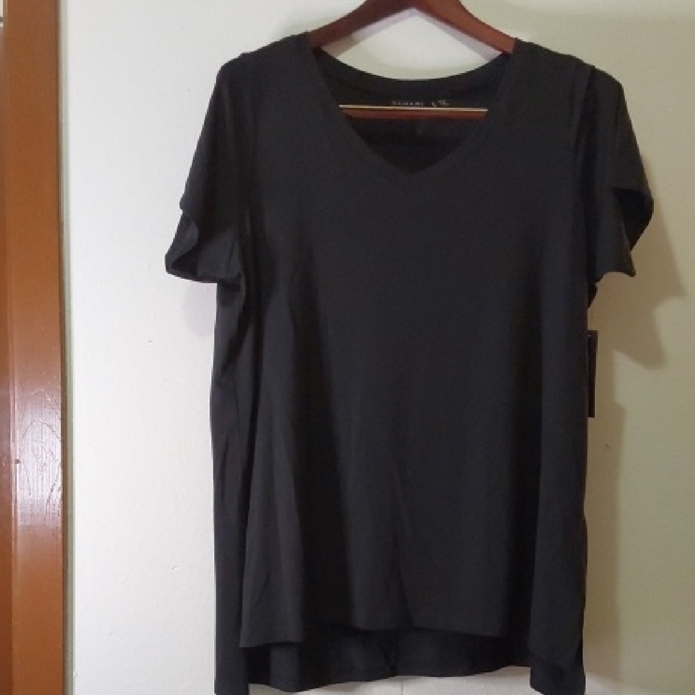 Tahari Black V-Neck Short Sleeve Top